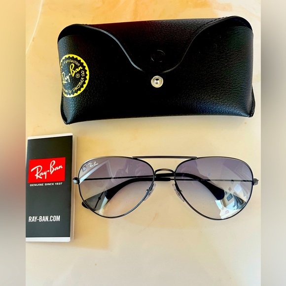 Ray-Ban Accessories - NIB Ray Ban Aviators